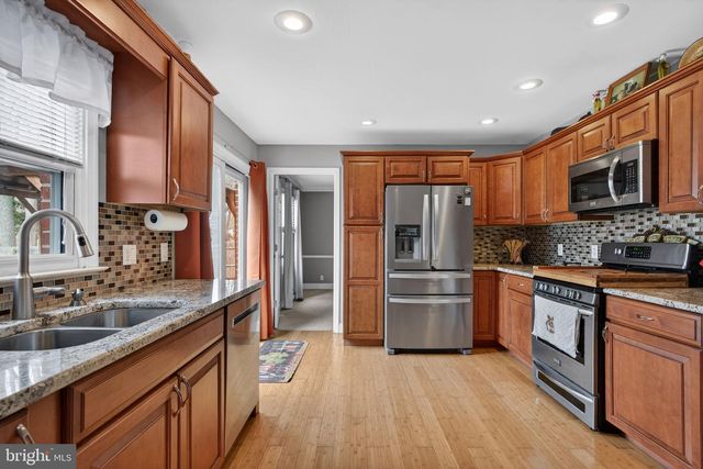 46 MAPLEWOOD AVE, Carneys Point, NJ 08069