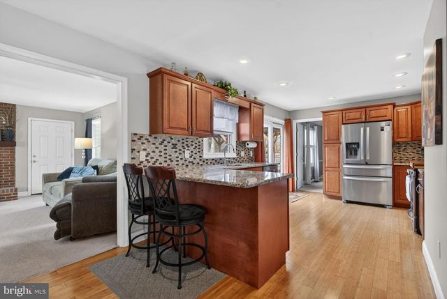 46 MAPLEWOOD AVE, Carneys Point, NJ 08069