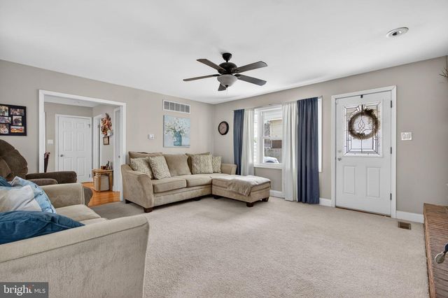 46 MAPLEWOOD AVE, Carneys Point, NJ 08069