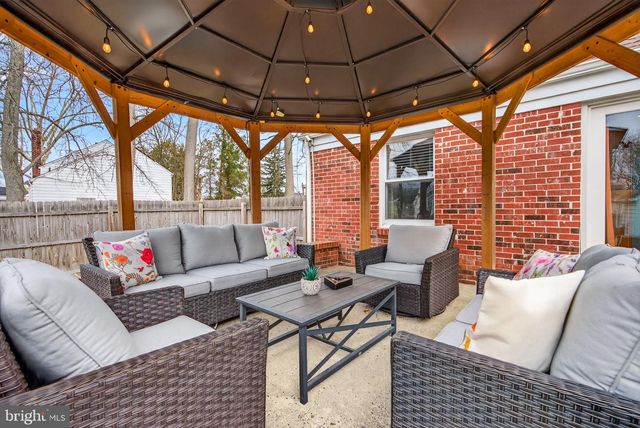 46 MAPLEWOOD AVE, Carneys Point, NJ 08069