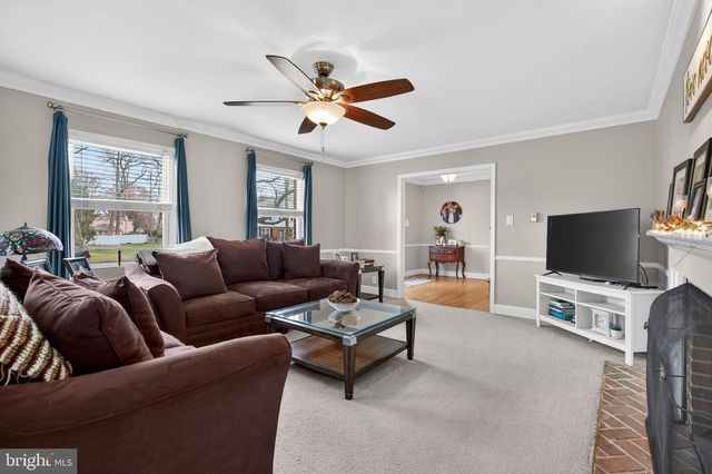 46 MAPLEWOOD AVE, Carneys Point, NJ 08069