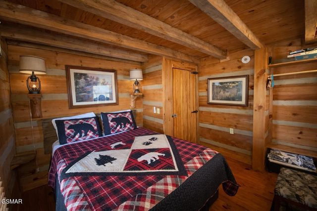 2039 Piney Overlook Lane, Sevierville, TN 37862