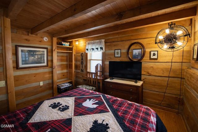 2039 Piney Overlook Lane, Sevierville, TN 37862