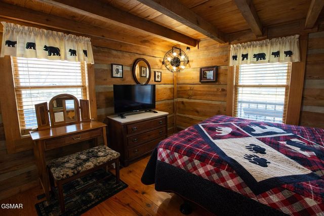 2039 Piney Overlook Lane, Sevierville, TN 37862