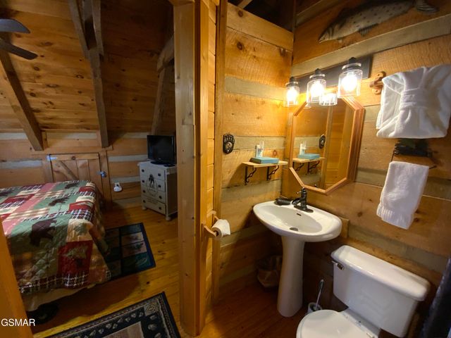 2039 Piney Overlook Lane, Sevierville, TN 37862