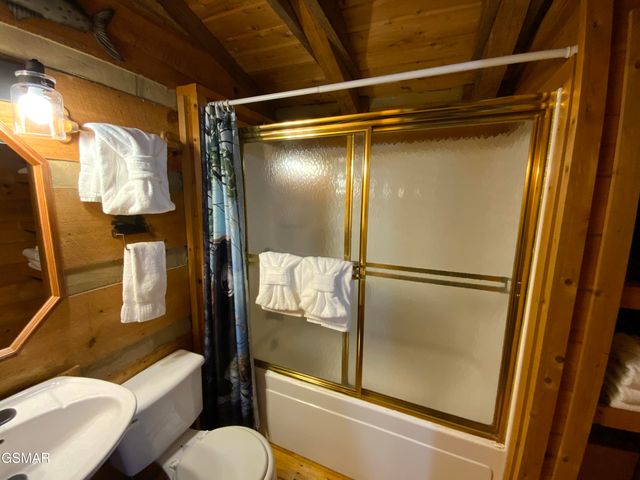 2039 Piney Overlook Lane, Sevierville, TN 37862