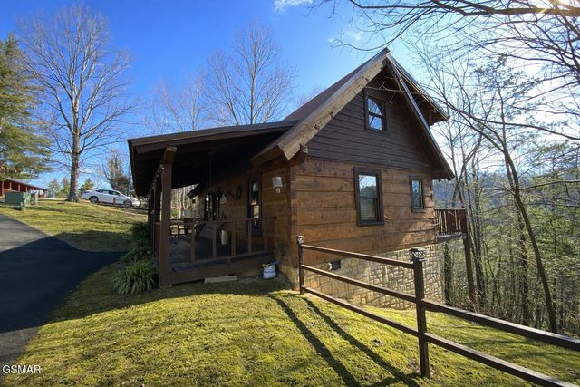 2039 Piney Overlook Lane, Sevierville, TN 37862