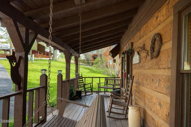 2039 Piney Overlook Lane, Sevierville, TN 37862