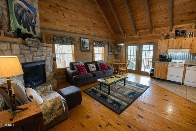 2039 Piney Overlook Lane, Sevierville, TN 37862