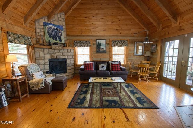 2039 Piney Overlook Lane, Sevierville, TN 37862