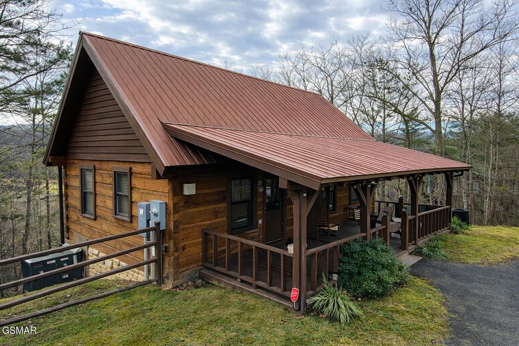 2039 Piney Overlook Lane, Sevierville, TN 37862