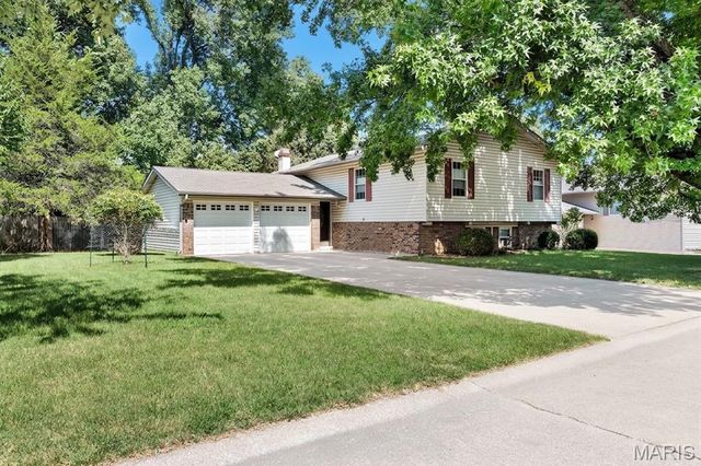 12177 Rain Hollow Court, Maryland Heights, MO 63043