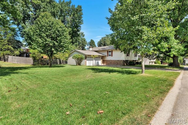 12177 Rain Hollow Court, Maryland Heights, MO 63043