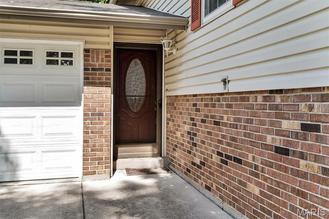 12177 Rain Hollow Court, Maryland Heights, MO 63043
