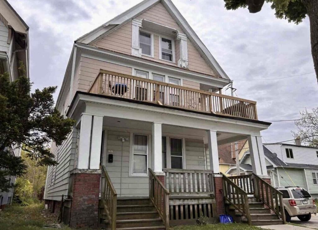 1219 W Clarke STREET, Milwaukee, WI 53206