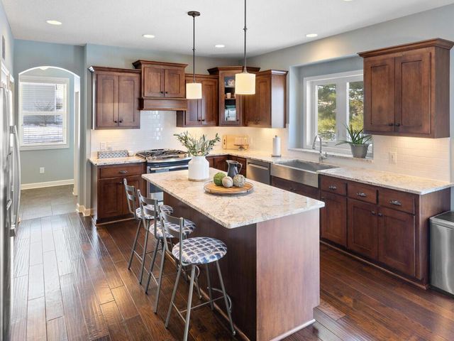 17602 62nd Avenue N, Maple Grove, MN 55311