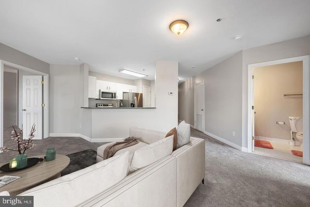 100 HARBORVIEW DR #212, Baltimore, MD 21230