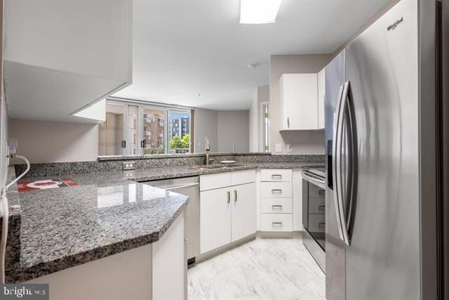 100 HARBORVIEW DR #212, Baltimore, MD 21230