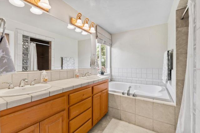 3720 Four Springs Dr, Rescue, CA 95672