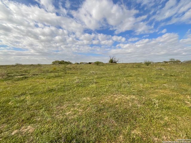 128 Sylas Hayes Loop, Leming, TX 78064