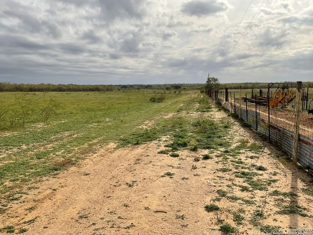 128 Sylas Hayes Loop, Leming, TX 78064