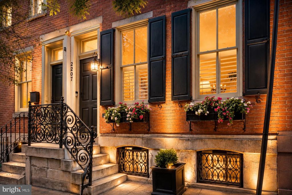 2207 PINE ST, PHILADELPHIA, PA 19103 — exterior