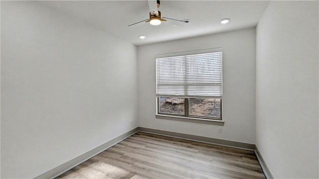 11 Staines Lane, Bella Vista, AR 72715