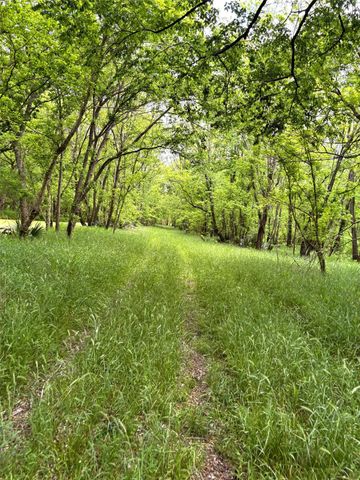 10463 Highway 36, Bellville, TX 77418