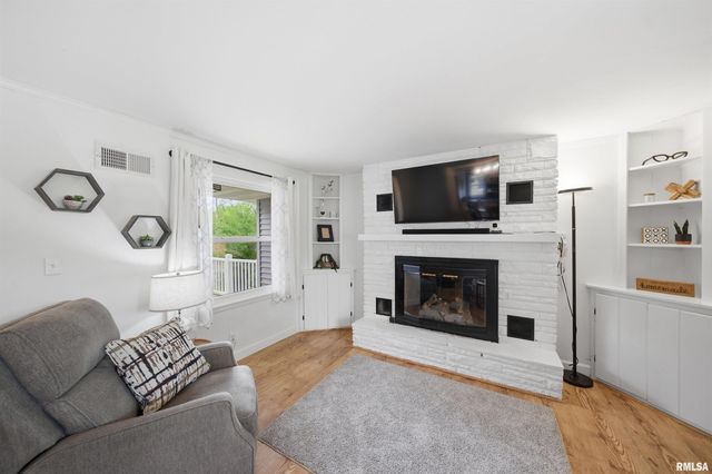 5006 N EDGEBROOK Drive, Peoria, IL 61614