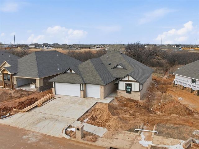 12505 Dolche Vita Drive, Yukon, OK 73099