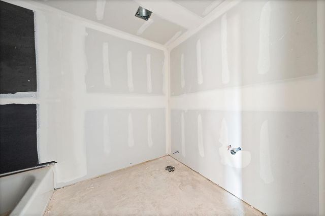 12505 Dolche Vita Drive, Yukon, OK 73099