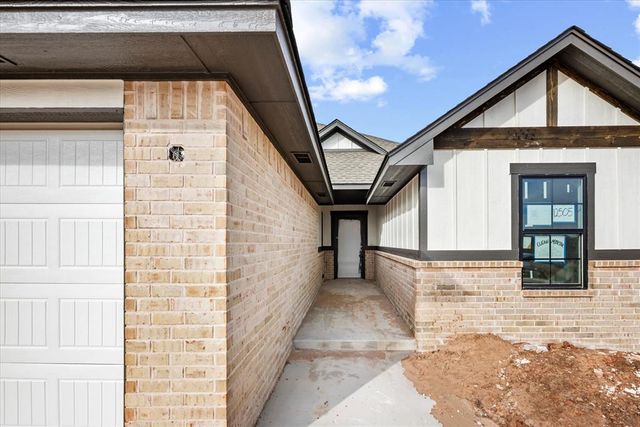 12505 Dolche Vita Drive, Yukon, OK 73099