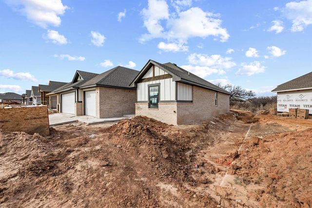 12505 Dolche Vita Drive, Yukon, OK 73099