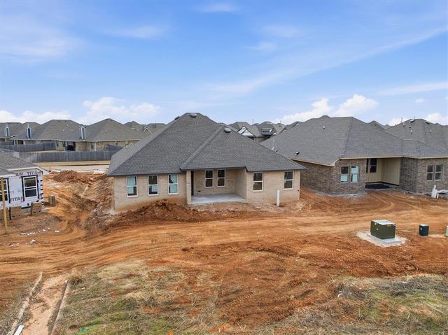 12505 Dolche Vita Drive, Yukon, OK 73099