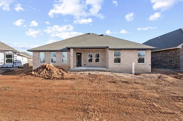 12505 Dolche Vita Drive, Yukon, OK 73099