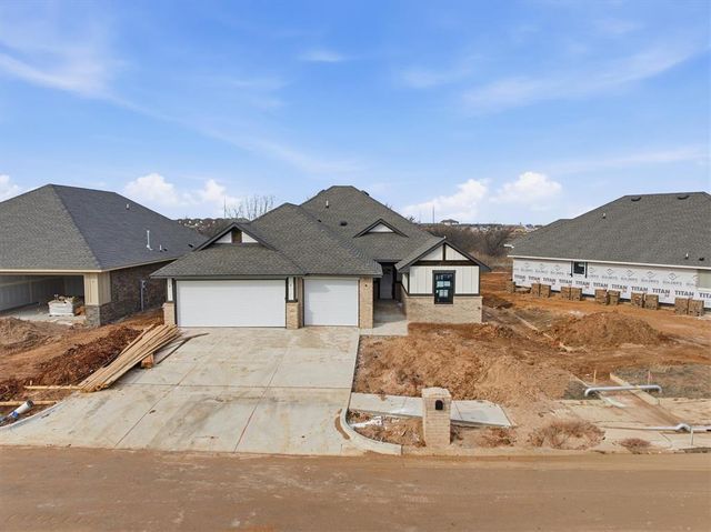 12505 Dolche Vita Drive, Yukon, OK 73099