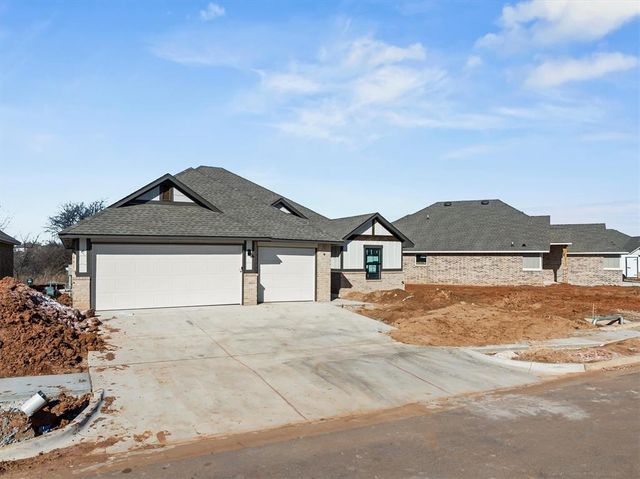 12505 Dolche Vita Drive, Yukon, OK 73099