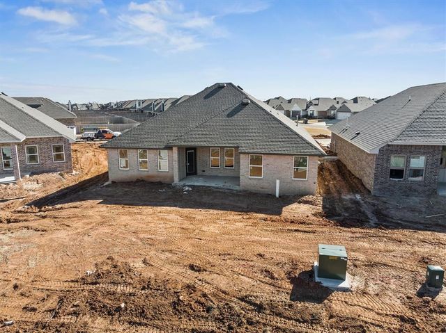 12505 Dolche Vita Drive, Yukon, OK 73099