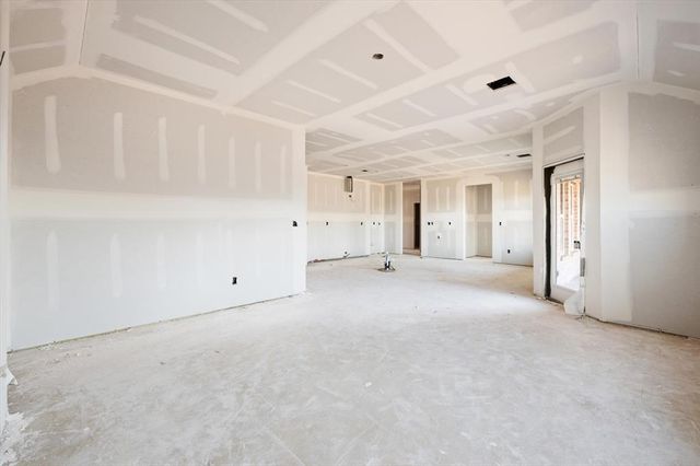 12505 Dolche Vita Drive, Yukon, OK 73099