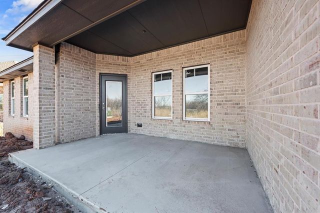 12505 Dolche Vita Drive, Yukon, OK 73099