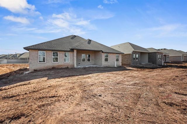 12505 Dolche Vita Drive, Yukon, OK 73099