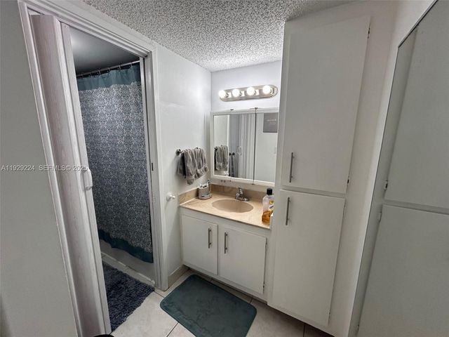 16919 N Bay Rd 214, Sunny Isles Beach, FL 33160