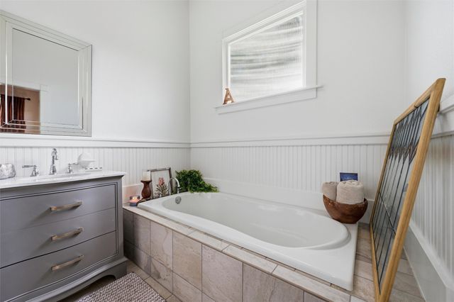 911 E Marvin Avenue, Waxahachie, TX 75165