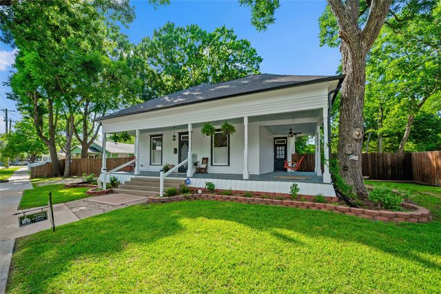 911 E Marvin Avenue, Waxahachie, TX 75165