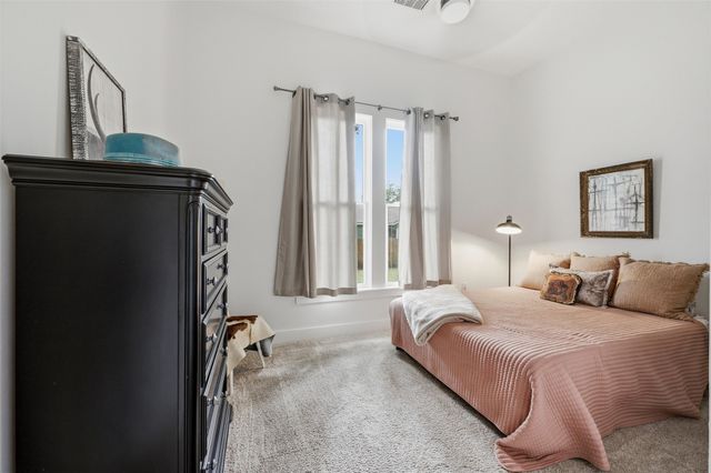 911 E Marvin Avenue, Waxahachie, TX 75165