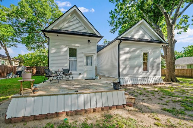 911 E Marvin Avenue, Waxahachie, TX 75165