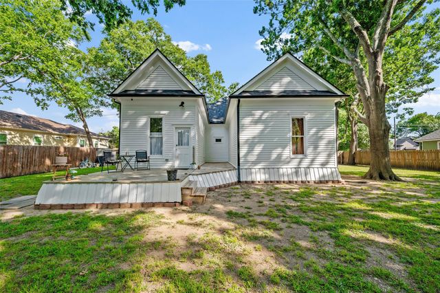 911 E Marvin Avenue, Waxahachie, TX 75165