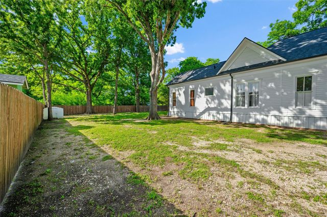 911 E Marvin Avenue, Waxahachie, TX 75165