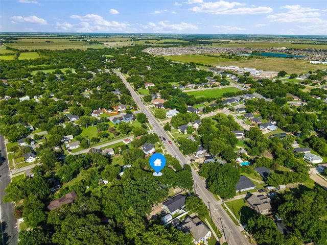 911 E Marvin Avenue, Waxahachie, TX 75165