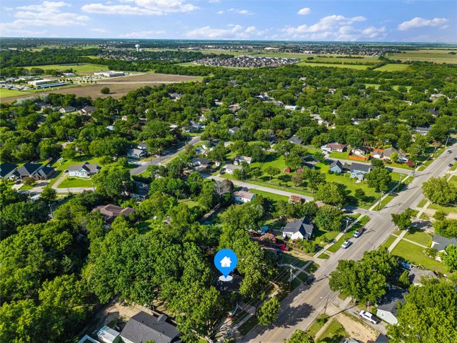 911 E Marvin Avenue, Waxahachie, TX 75165